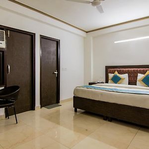Hotel The Ocean Near Igi Airport